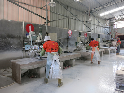 專注于木紋，執著于質量——走進嘉巖石材